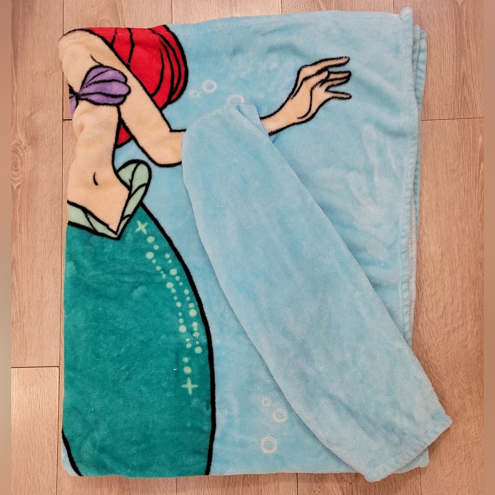 Little Mermaid Blanket with Sleeves